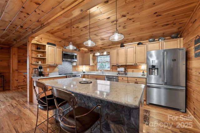 676 Henry Dingus Way, Maggie Valley, NC 28751