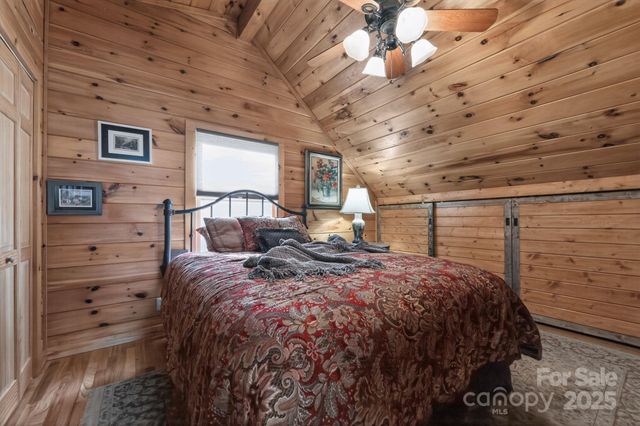 676 Henry Dingus Way, Maggie Valley, NC 28751