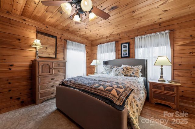 676 Henry Dingus Way, Maggie Valley, NC 28751