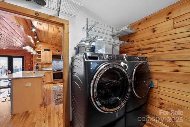 676 Henry Dingus Way, Maggie Valley, NC 28751