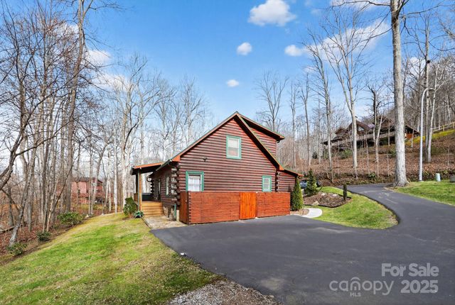 676 Henry Dingus Way, Maggie Valley, NC 28751