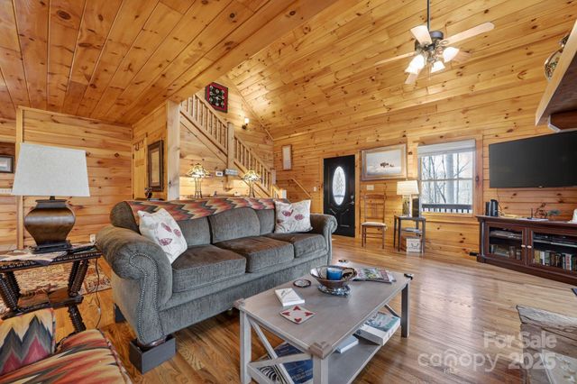 676 Henry Dingus Way, Maggie Valley, NC 28751