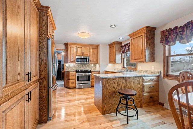 1035 E KIMBERLY AVENUE, Kimberly, WI 54136