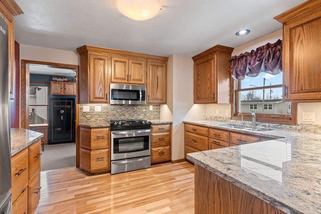 1035 E KIMBERLY AVENUE, Kimberly, WI 54136