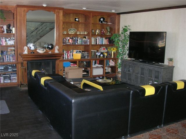 6325 Burgundy Way, Las Vegas, NV 89107