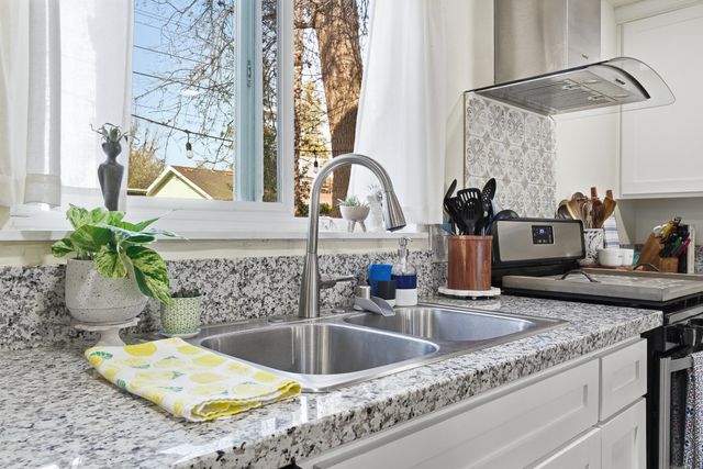 2808 W Tulare Avenue, Visalia, CA 93277