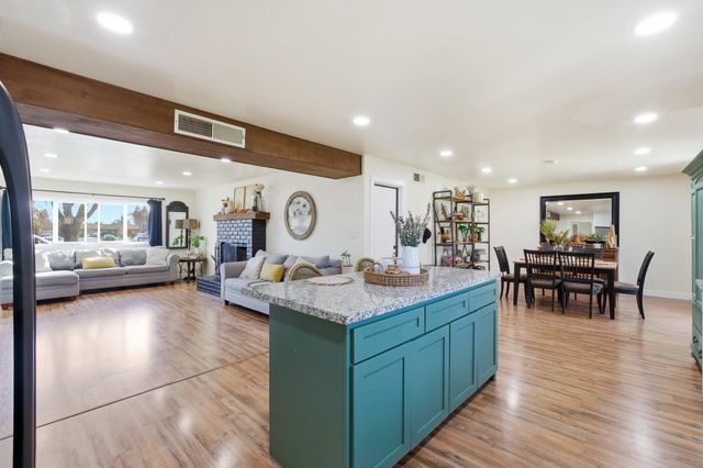 2808 W Tulare Avenue, Visalia, CA 93277