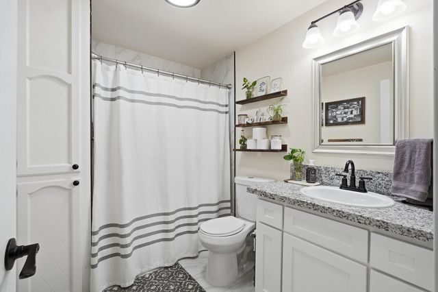 2808 W Tulare Avenue, Visalia, CA 93277