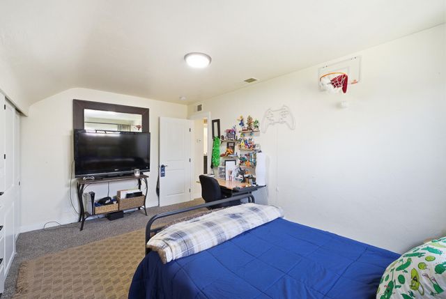 2808 W Tulare Avenue, Visalia, CA 93277