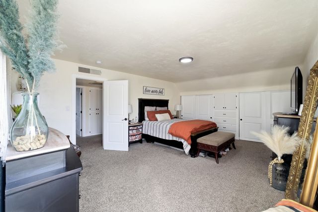 2808 W Tulare Avenue, Visalia, CA 93277