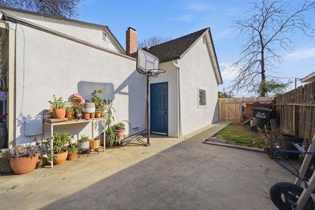 2808 W Tulare Avenue, Visalia, CA 93277