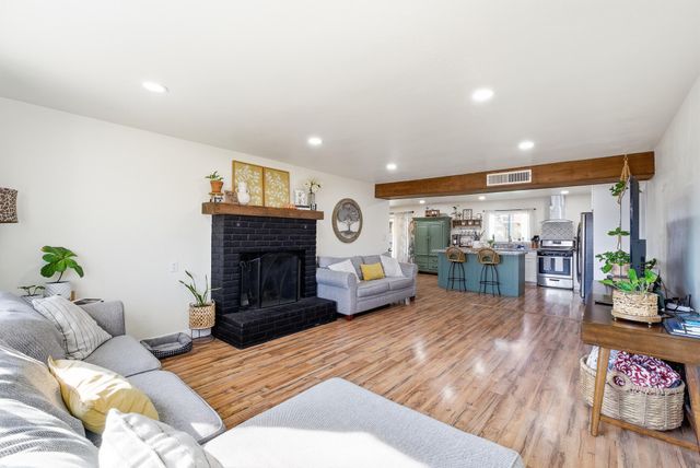 2808 W Tulare Avenue, Visalia, CA 93277