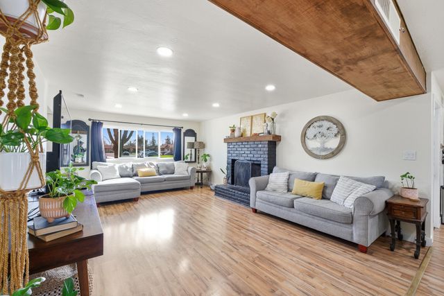 2808 W Tulare Avenue, Visalia, CA 93277