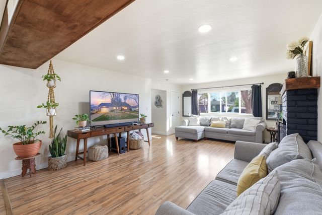 2808 W Tulare Avenue, Visalia, CA 93277