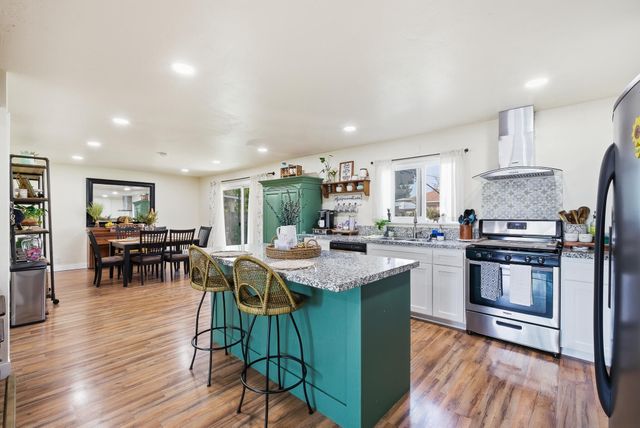 2808 W Tulare Avenue, Visalia, CA 93277