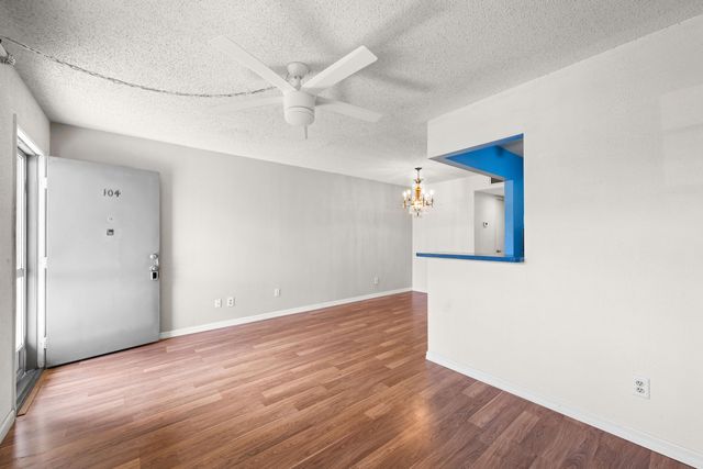 28 Lake Vista Trl Apt 104, Port St Lucie, FL 34952