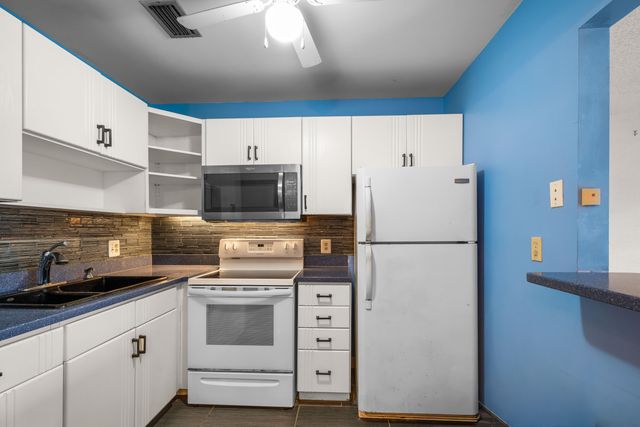 28 Lake Vista Trl Apt 104, Port St Lucie, FL 34952
