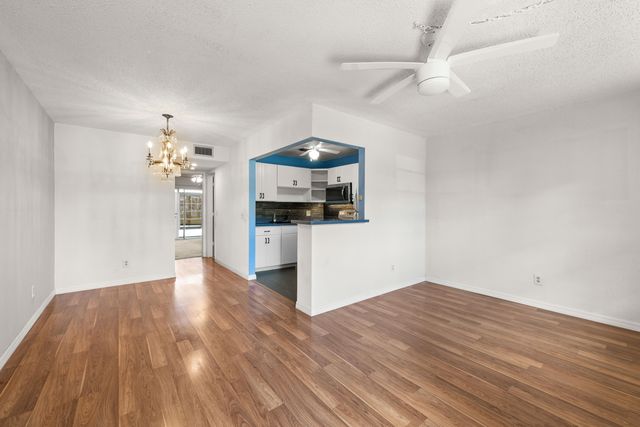28 Lake Vista Trl Apt 104, Port St Lucie, FL 34952