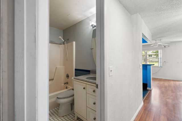 28 Lake Vista Trl Apt 104, Port St Lucie, FL 34952