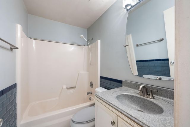 28 Lake Vista Trl Apt 104, Port St Lucie, FL 34952