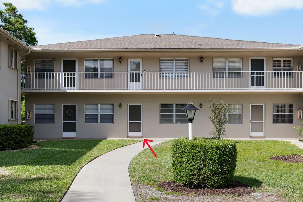 28 Lake Vista Trl Apt 104, Port St Lucie, FL 34952