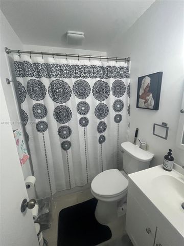 240 NE 23rd Ct, Pompano Beach, FL 33060
