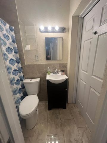 240 NE 23rd Ct, Pompano Beach, FL 33060