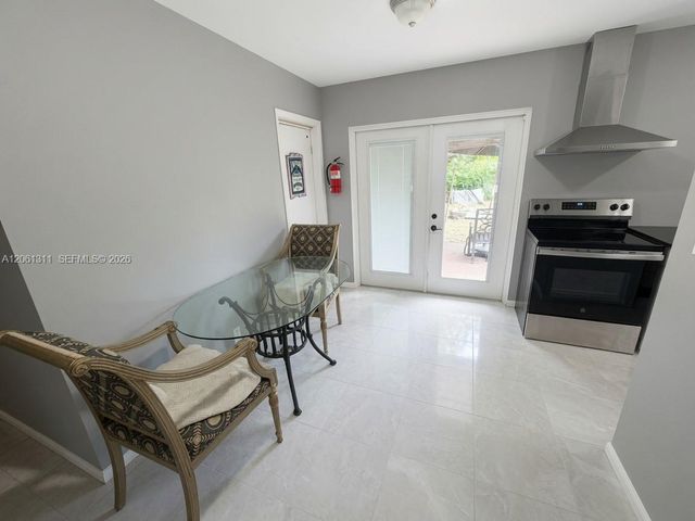 240 NE 23rd Ct, Pompano Beach, FL 33060
