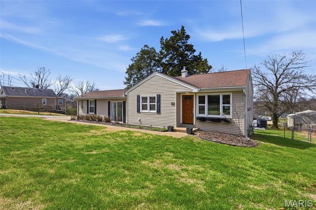 25 Delord Avenue, Maryland Heights, MO 63043