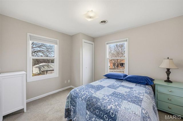 25 Delord Avenue, Maryland Heights, MO 63043