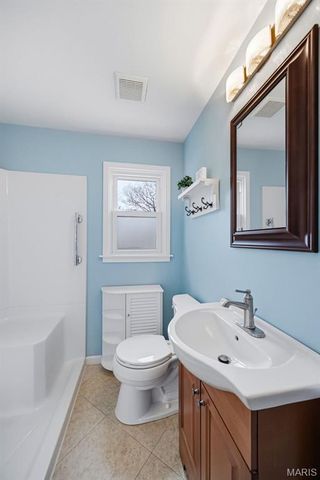 25 Delord Avenue, Maryland Heights, MO 63043