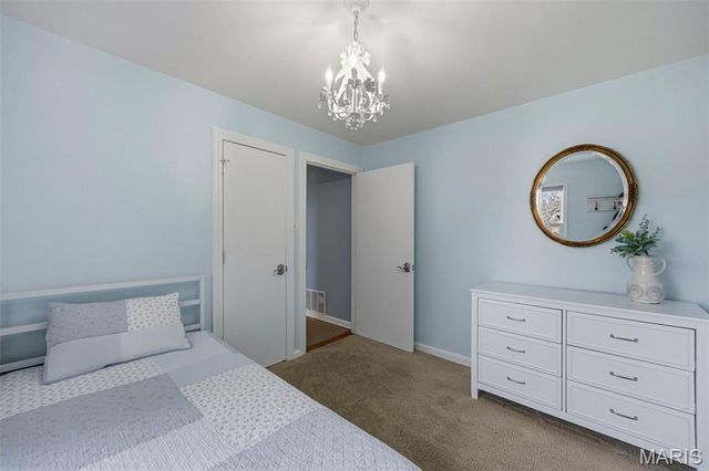 25 Delord Avenue, Maryland Heights, MO 63043