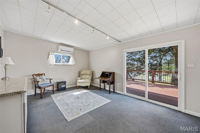 25 Delord Avenue, Maryland Heights, MO 63043