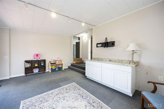 25 Delord Avenue, Maryland Heights, MO 63043