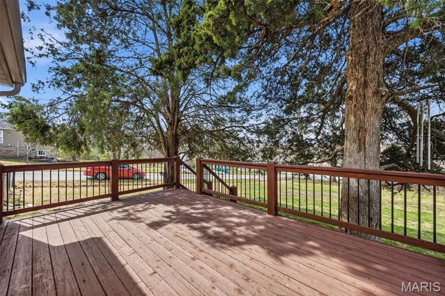 25 Delord Avenue, Maryland Heights, MO 63043