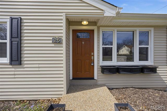 25 Delord Avenue, Maryland Heights, MO 63043