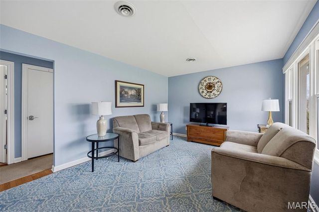 25 Delord Avenue, Maryland Heights, MO 63043