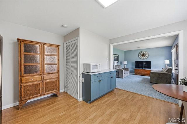 25 Delord Avenue, Maryland Heights, MO 63043