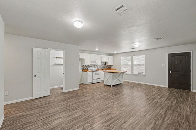 16701 E Hammon, Montgomery, TX 77316