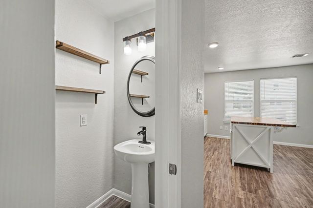 16701 E Hammon, Montgomery, TX 77316