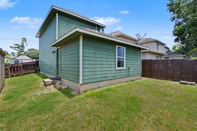 16701 E Hammon, Montgomery, TX 77316