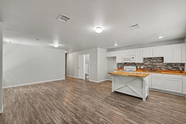 16701 E Hammon, Montgomery, TX 77316
