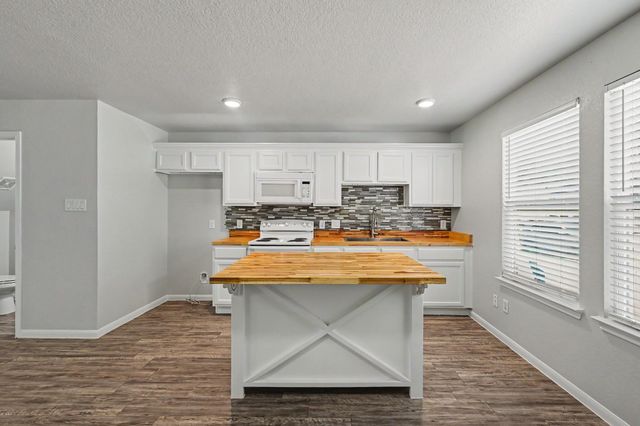 16701 E Hammon, Montgomery, TX 77316