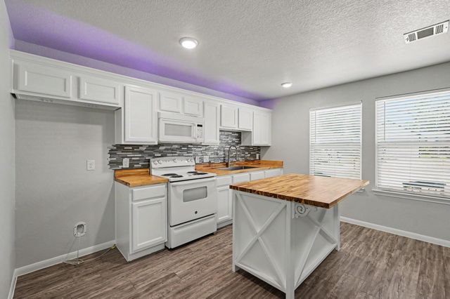 16701 E Hammon, Montgomery, TX 77316