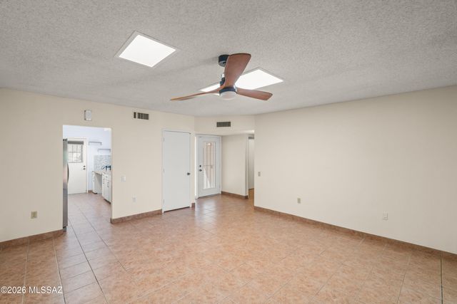 320 N Calle Del Lago, Green Valley, AZ 85614