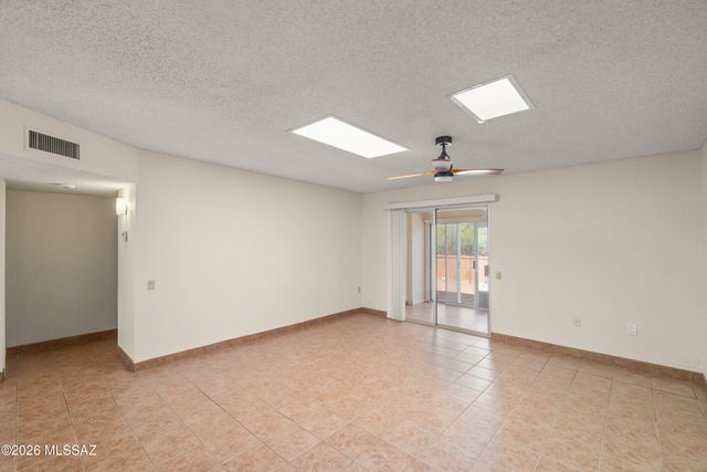 320 N Calle Del Lago, Green Valley, AZ 85614