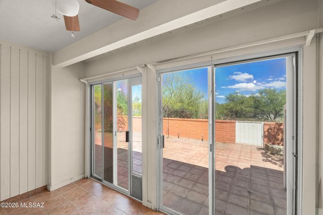 320 N Calle Del Lago, Green Valley, AZ 85614