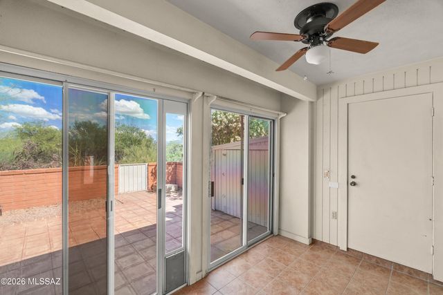 320 N Calle Del Lago, Green Valley, AZ 85614