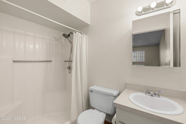 320 N Calle Del Lago, Green Valley, AZ 85614