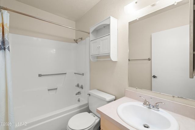 320 N Calle Del Lago, Green Valley, AZ 85614